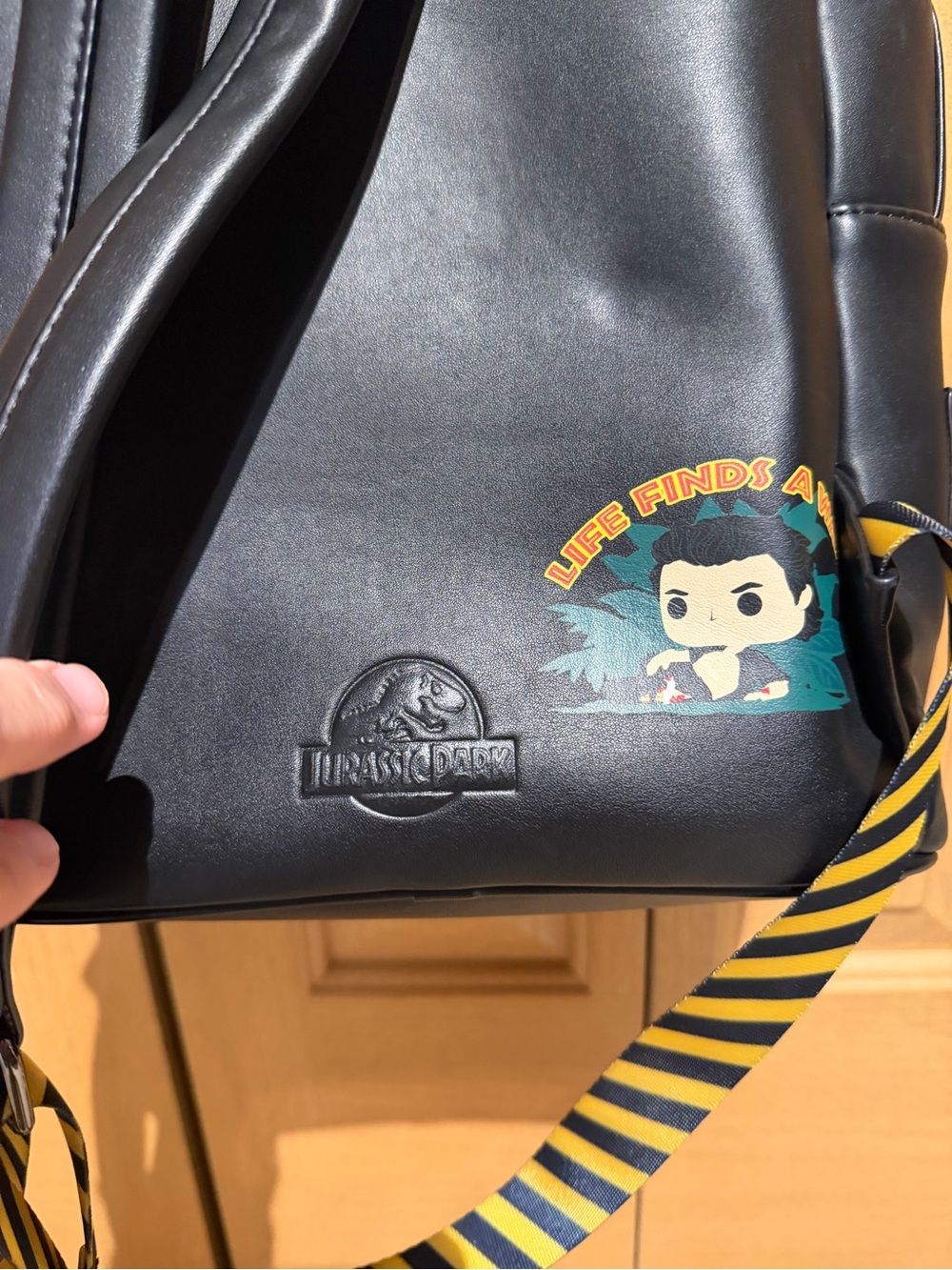 Loungefly POP! Jurassic Park Backpack - Picture 4 of 13